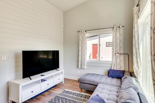 Durham Casa | 3 Mi to Duke Downtown Durham Cottage!