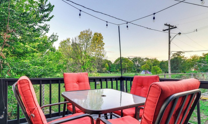 Detroit Casa | 3 Mi to Ford Field: Detroit Home w/ Decks!