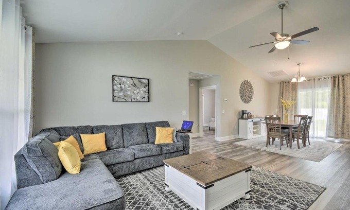 Loris Casa | 3 Mi to Golf Loris Home with Big Private Yard!