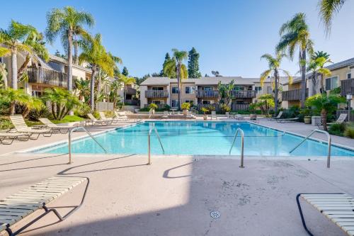 La Jolla Village Apartamento | 3 Mi to La Jolla Shores Relaxing Resort Retreat!