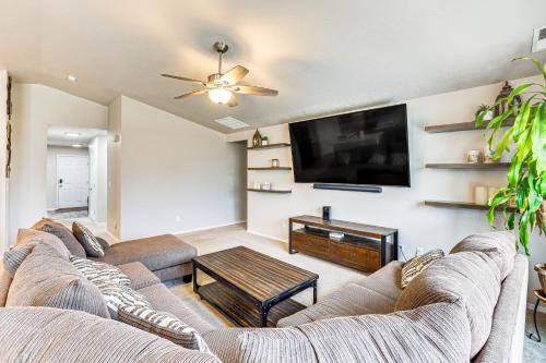 Caldwell Casa | 3 Mi to Lake Lowell Caldwell Home with Yard and Grill