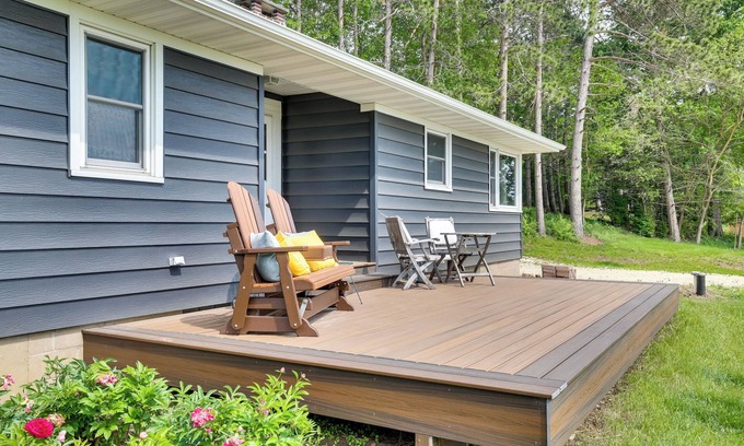 Onalaska Casa | 3 Mi to Lake Onalaska: Quaint Home w/ Prairie View