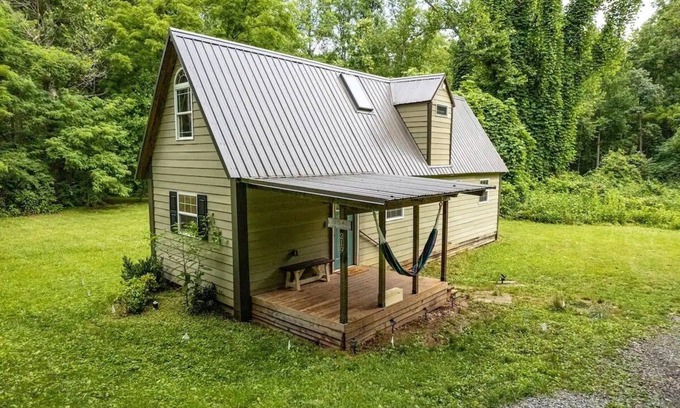 Windsor Hills Cabina | 3 mi to Liberty, Close to Dtown w/Secluded Feel