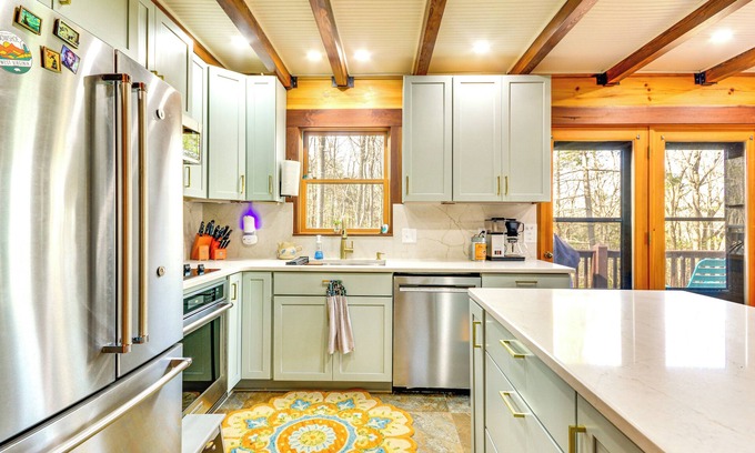 Galax Cabina | 3 Mi to Main St Galax: BBQ-Ready Home w/ Fire Pit!
