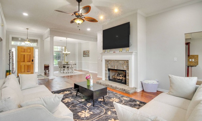 Windsor Forest Casa | 3 Mi to Oglethorpe Mall: Home w/ Fenced Yard!