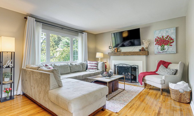 Clintonville Casa | 3 Mi to Ohio State: Updated Home w/Yard!