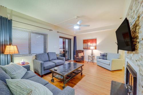 Sugar Mountain Apartamento | 3 Mi to Ski Sugar Top Resort Condo with Indoor Pool