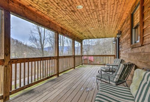 Snowshoe Casa | 3 Mi to Snowshoe Resort Cabin with Hot Tub