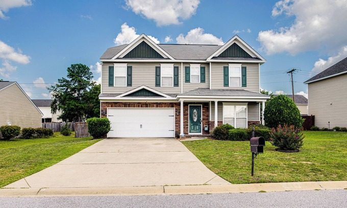 Huntcliff Casa | 3 Mi to Village at Sandhill: Family Home w/ Yard!