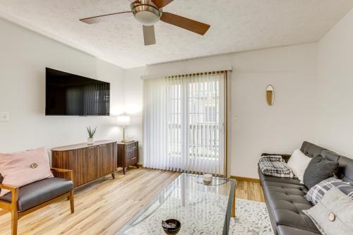 Morgantown Apartamento | 3 Mi to WVU Condo with Deck in Morgantown