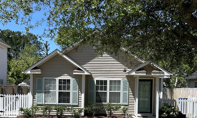 Myrtle Grove Casa | 3 miles from Carolina Beach, convenient to Wilmington Riverfront family friendly