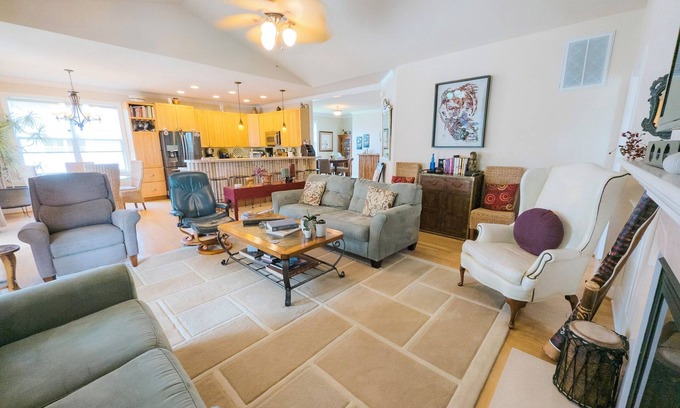 Selbyville Casa | 3 miles from the beach! 4 bedroom home with a hot tub and backyard!