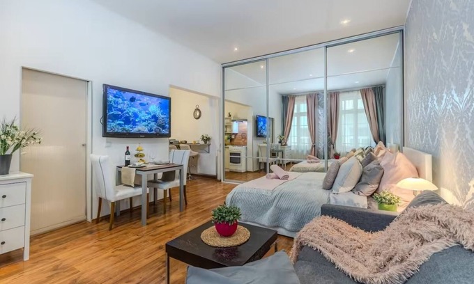 Stare Mesto Apartamento | 3 min from the main Railway station