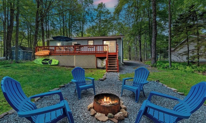 Pocono Lake Cabina | 3 min walk to beach, TV, AC, Firepit, Wi-Fi