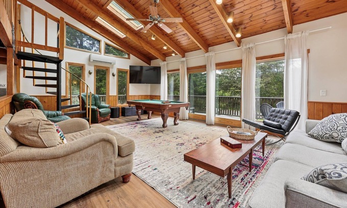 Albrightsville Casa | 3-Min Walk to Lake, Beach & Pool | Hot Tub, Sauna