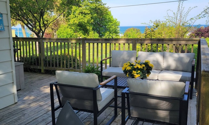 Kincardine Casa | 3 Min walk to the beach and town, 3 Bed, 2 Bath house!