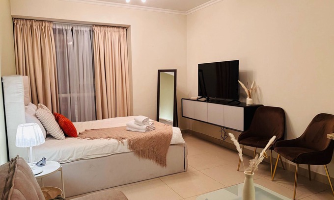 Jumeirah Lake Towers Apartamento | 3 mins to Metro, Cozy Studio With City Views