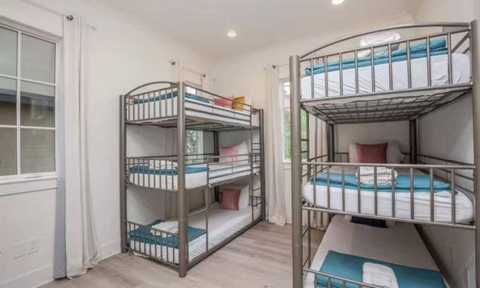 Rolling Mill Hill Casa | 3 Private Homes Walk2Boradway
