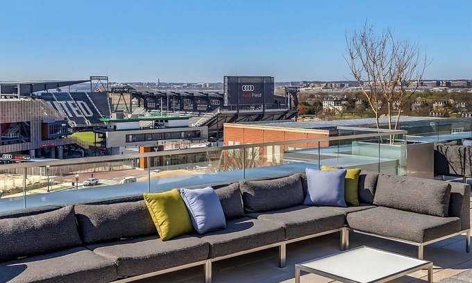 Buzzard Point Hotel | 3 Relaxing Units for Groups! Rooftop Lounge, Bar, Minutes to Nationals Park