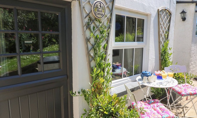 Burgh Island Cabaña | 3 ROCK COTTAGES, pet friendly, character holiday cottage in Kingston