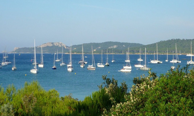Porquerolles Apartamento | "3-room duplex, 53 m² in the heart of the village, possibility of a sailing escap"