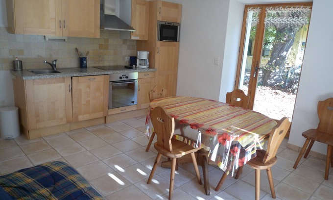 Saint-Gervais-les-Bains Apartamento | Apartamento de 3 habitaciones y 3 estrellas en la planta baja a 1.5 km del teleférico a 450 km de las pistas
