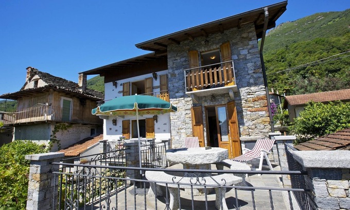 Cannero Riviera Casa | Rústico de 3 habitaciones con amplia área al aire libre en un lugar tranquilo y soleado