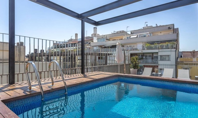 el Fort Pienc Apartamento | 3 habitaciones Barrio Gótico Duplex, Terraza y Piscina - 8 pax - WiFi gratis
