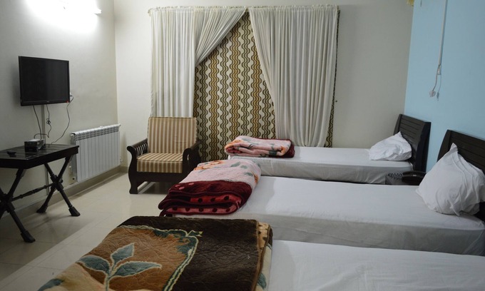 Islamabad Casa | 3 single bed with extra mattress