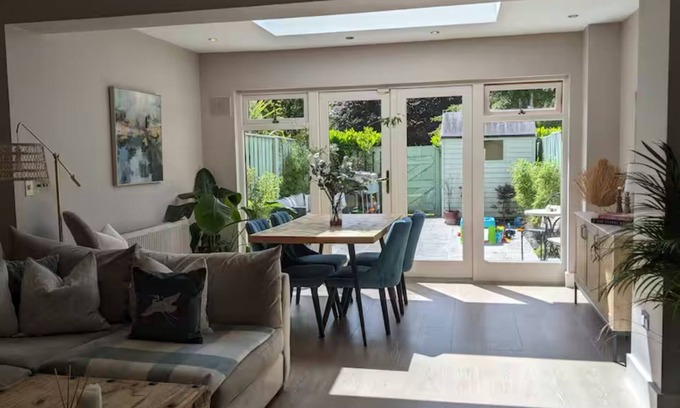 Malahide Casa | 3 storey townhouse in lush green private estate