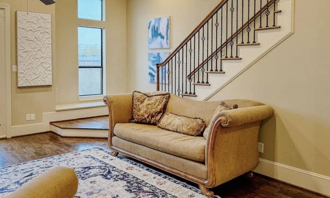 East Downtown Houston Apartamento | 3 story downtown Houston getaway