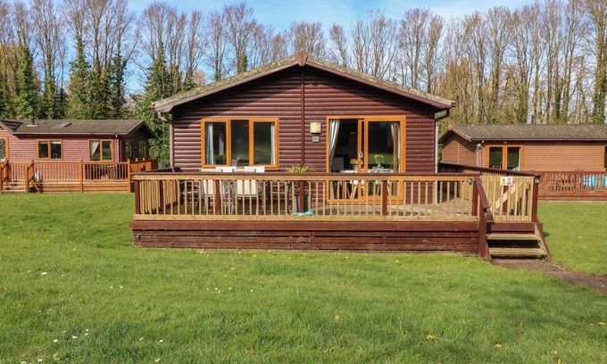 Tredrizzick Cabaña | 3 THE GLADE, pet friendly, with pool in Rock