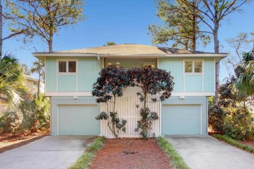 Twin Oaks Casa | 3 Twin Oaks Lane by AvantStay Beach Access Sunroom Great Location