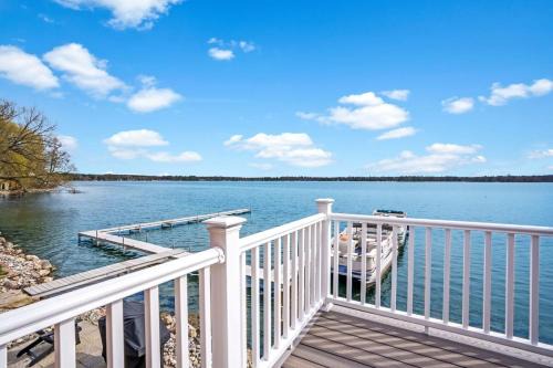 Mayfield Casa | 3 Units on Fife Lake with Hot Tub-Sleeps 18