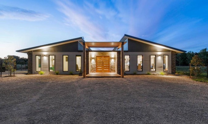 Mansfield Casa | 3 WISE MONKEYS, MANSFIELD