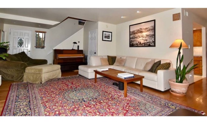 Oak Park Casa | 30 day minimum: Beautiful Upper West Townhome