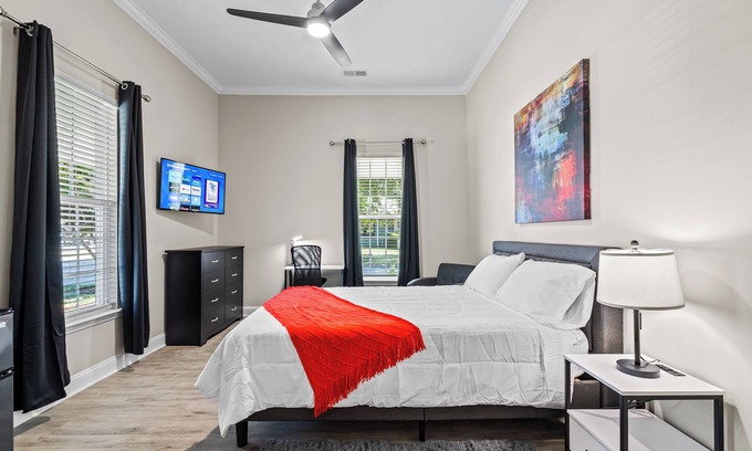 Kings Mountain Casa | 30+ DAY STAY KINGS MOUNTAIN BUNGALOW - ROOM B