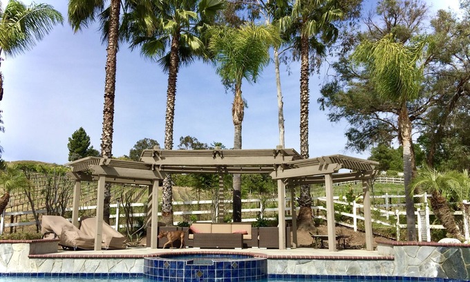 Temecula Casa | HUMMINGBIRD INN, TEMECULA - 16 huéspedes en WINE COUNTRY - Vista de viñedos, piscina, spa