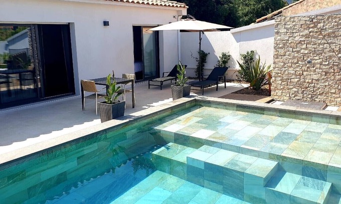 Gemenos Casa | 30 m2 luxury lodge with pool and Jacuzzi for 2 people ONLY