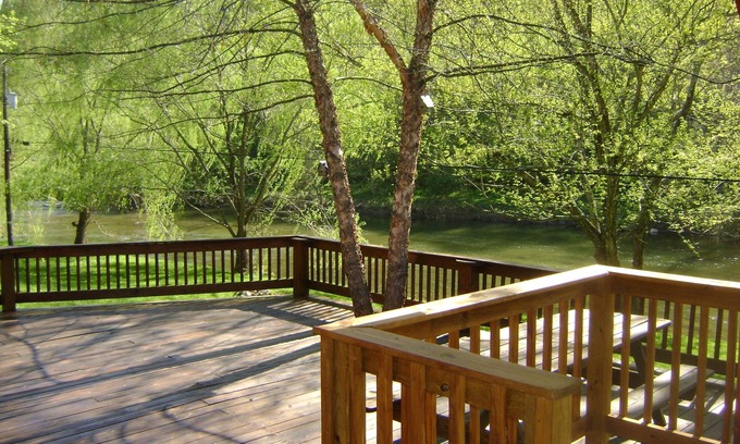 Pearisburg Cabina | The Creekside Lodge en Walker Creek Retreat