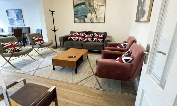 Redbridge Casa | 30 min tube to Oxford Street /BH