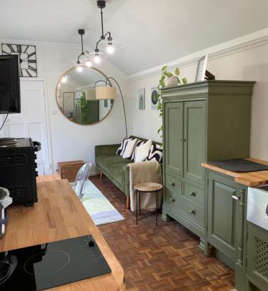 Abbots Langley Apartamento | 30 mins walk from Harry Potter Tour Self Contained Flat One bedroom plus new sofa bed in lounge