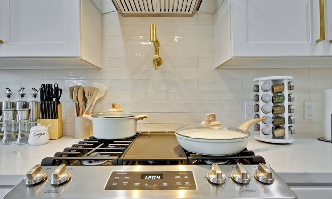Crocker-Amazon Casa | 30% OFF / Easy Parking / Mins to SF / Lovely Backyard / Skyline View / Hottub