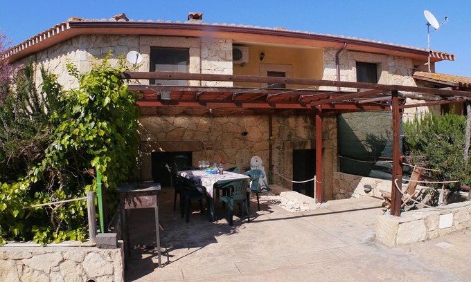 San Vero Milis Villa | A 300 metros de la playa de S'arena Scoada, 5 camas, 2 baños, barbacoa.
