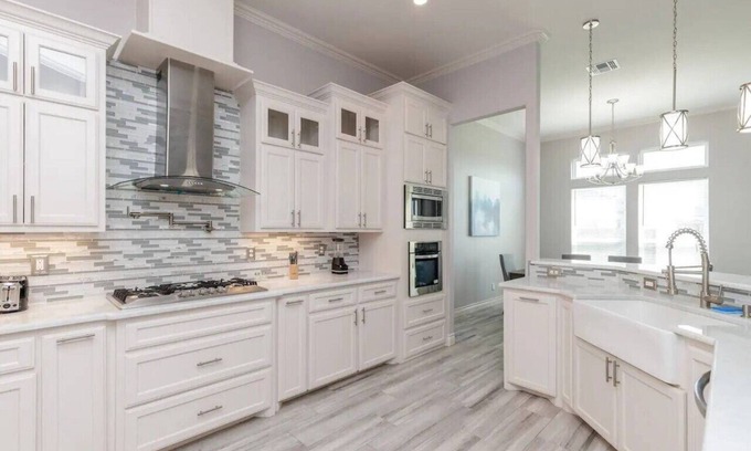 South Side Casa | 300) Pet friendly/ fenced yard!