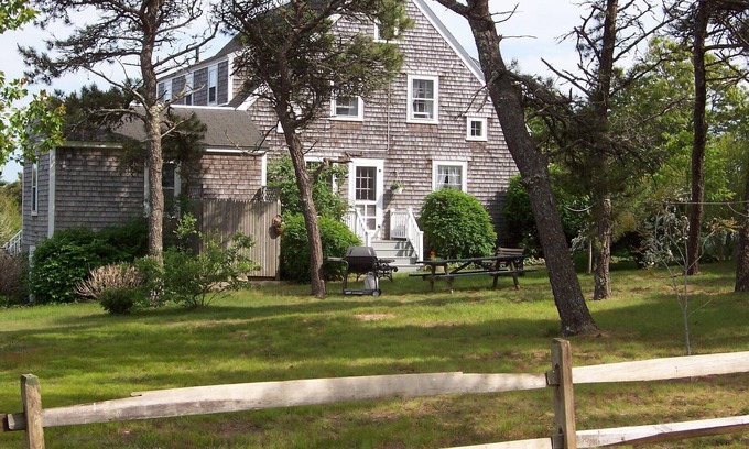 West Chatham Casa | 300 yardas a la playa de Hardings; En privado 1. 5 acres