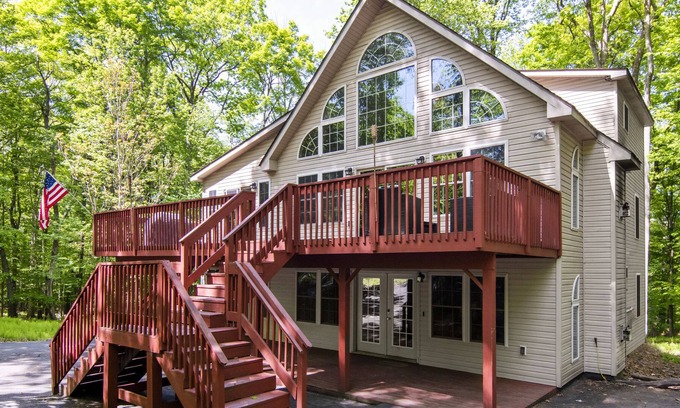Locust Lake Village Chalet De Esquí | ★3000ft²★Family-Oriented★2 Living Spaces★XL Deck★Lakes/Beaches★Sleeps 16