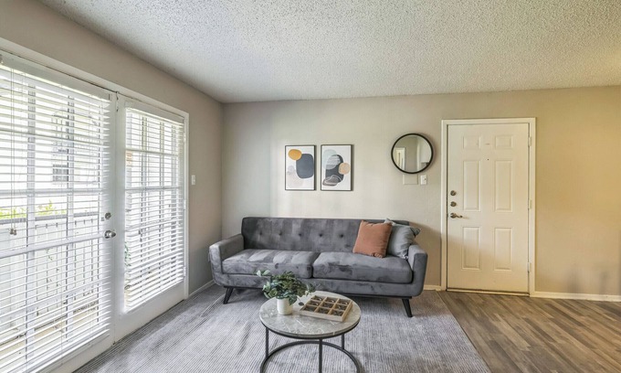 Bedford Apartamento | 3001 Crystal Springs 614 I Spacious 1 Bed 1 Bath