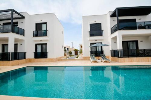Turgutreis Apartamento | 300m to Beach 2 Bedroom Garden Floor Flat with Pool B1 - Yeni Dünya Bodrum