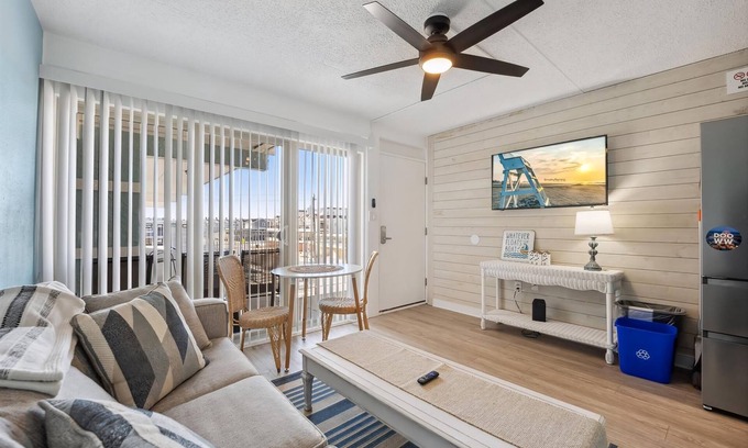 North Wildwood Condominio | 301 Ocean Ave, Unit 306 - The Harbor Light